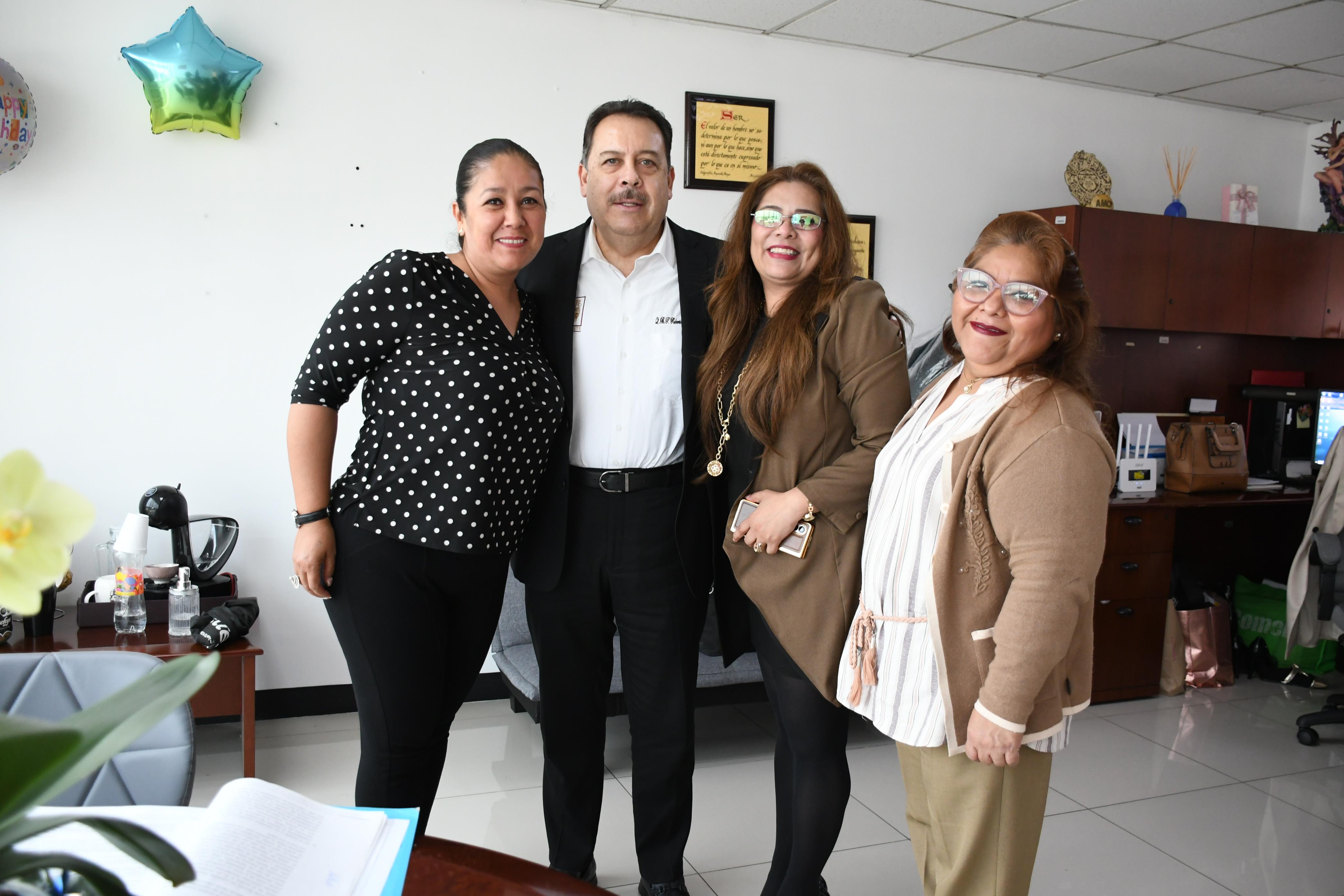 Visita a la Magistrada Adelaida Alvarado Santos en las oficinas del TFCA